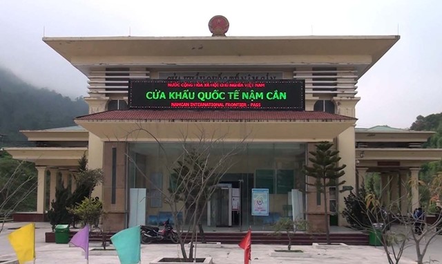 Khởi tố 7 cán bộ hải quan Cửa khẩu quốc tế Nậm Cắn nhận hối lộ - Ảnh 1.