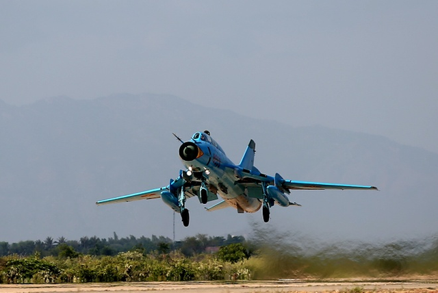 Máy bay Su-22 rơi ở Yên Bái, một phi công hy sinh - Ảnh 1.