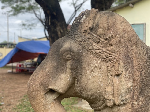 Bình Định: Hai tượng voi đá được công nhận bảo vật quốc gia - Ảnh 2.