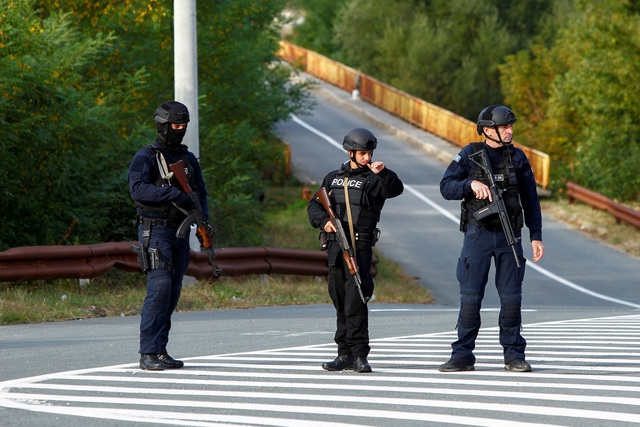 Serbia rút quân khỏi biên giới Kosovo sau cảnh báo của Mỹ - Ảnh 2.