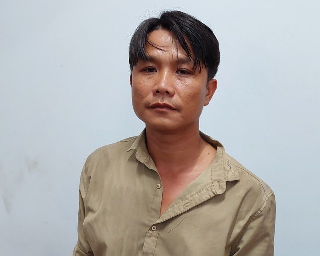 Bị bắt khi đang cúng đình ở Vĩnh Long sau 9 năm mang 2 lệnh truy nã - Ảnh 1.