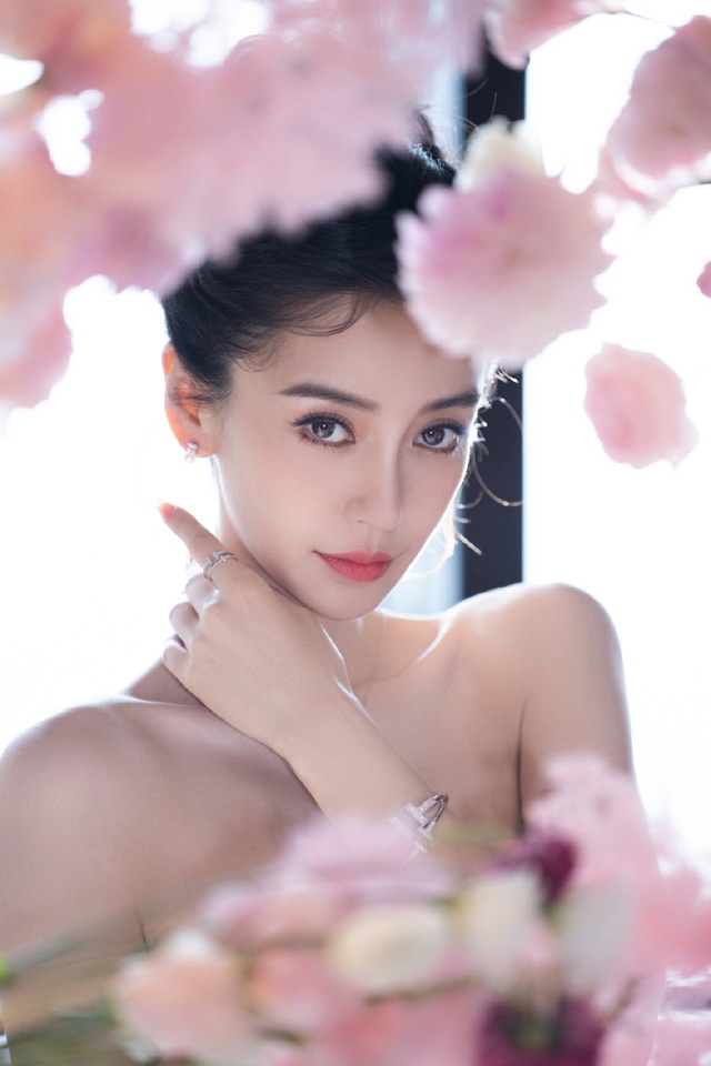 Angelababy liên tục gây tranh cãi, danh tiếng tụt dốc - Ảnh 1.