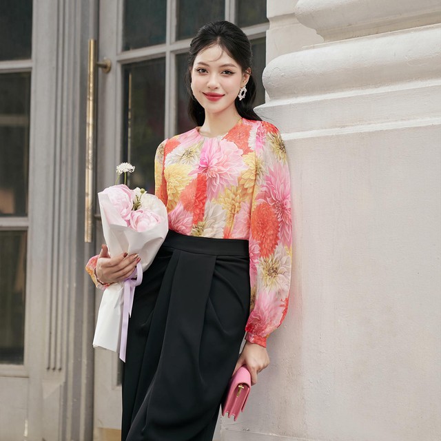 Váy áo in hoa khiến nàng xinh "ngất ngây" với vẻ đẹp ngọt ngào - Ảnh 1. Váy áo in hoa khiến nàng xinh "ngất ngây" với vẻ đẹp ngọt ngào - Ảnh 1.