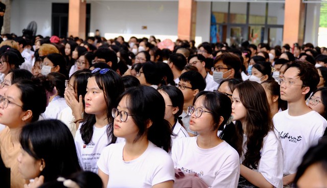 Lễ khai giảng: Trường cho sinh viên đăng ký, trường mời 8.000 sinh viên đến dự - Ảnh 2.