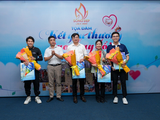 Kết yêu thương, tạo thay đổi để Sống đẹp - Ảnh 3. Kết yêu thương, tạo thay đổi để Sống đẹp - Ảnh 3.