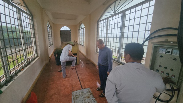 Dự b&aacute;o c&oacute; mưa lớn, nhiều hồ đập ở H&agrave; Tĩnh xả tr&agrave;n đ&oacute;n lũ - Ảnh 2.