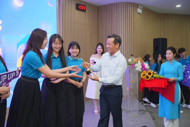 Vietnam Airlines tiếp tục tìm kiếm tài năng trẻ tại cuộc thi Youth Travel Awards 2023 - Ảnh 3.
