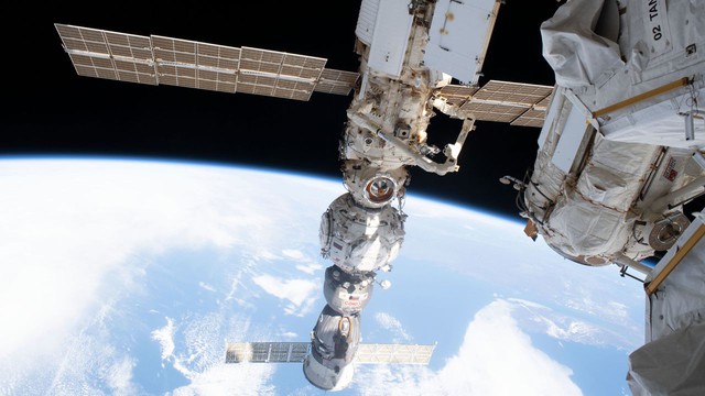 Mô đun Nga trên trạm không gian quốc tế tiếp tục bị rò rỉ - Ảnh 1.