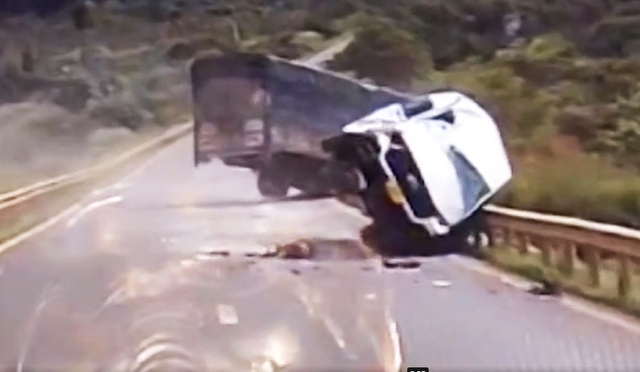 Vụ tai nạn khiến 13 người thương vong ở Đắk Lắk: Do tài xế buồn ngủ - Ảnh 2.