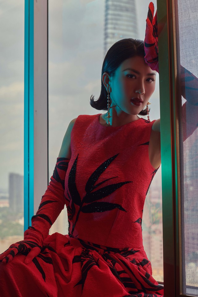 Loạt váy tôn đường cong của fashionista Thu Hằng - Ảnh 3.