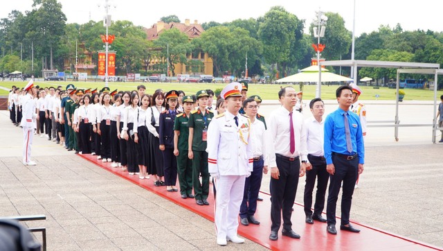 96 thủ khoa Hà Nội báo công dâng Bác - Ảnh 1.