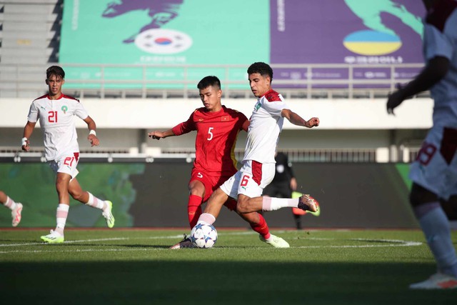 U.18 Việt Nam thua đậm lứa trẻ cực mạnh của đội vào bán kết World Cup 2022 - Ảnh 3.