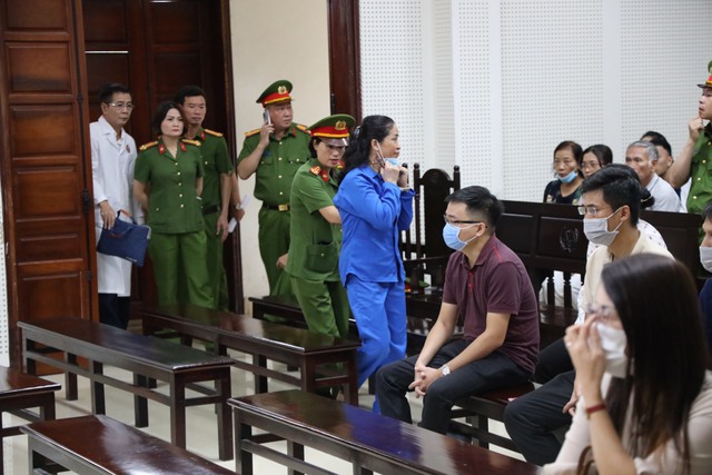 Xét xử sơ thẩm vụ vi phạm đấu thầu tại Sở GD-ĐT Quảng Ninh  - Ảnh 3.