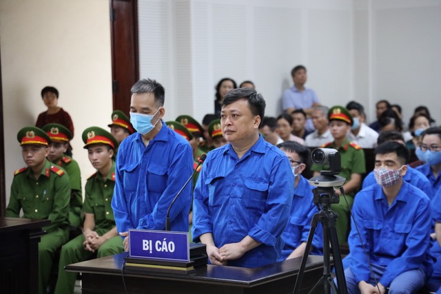 Xét xử sơ thẩm vụ vi phạm đấu thầu tại Sở GD-ĐT Quảng Ninh  - Ảnh 4.