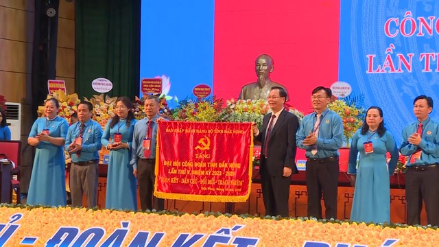 Công đoàn tỉnh Đắk Nông lắng nghe, đồng hành và hỗ trợ tốt cho người lao động - Ảnh 2.
