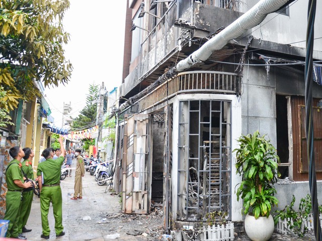 Đà Nẵng: Căn nhà 3 tầng bốc cháy trong đêm khiến 2 cháu bé tử vong - Ảnh 1.
