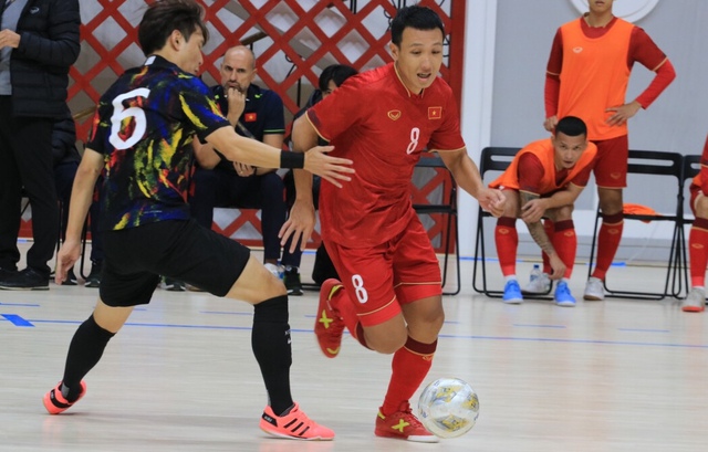 Thắng đậm Hàn Quốc, đội tuyển futsal Việt Nam toàn thắng vòng loại giải châu Á 2024 - Ảnh 1.