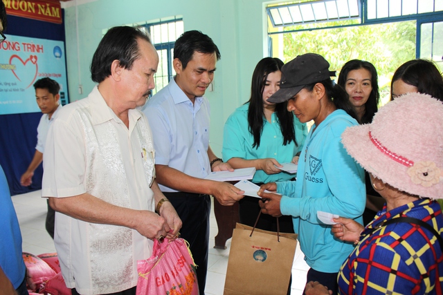 Khám, phát thuốc miễn phí cho người nghèo tại Ninh Hòa - Ảnh 1.