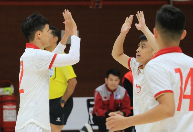Thắng đậm Hàn Quốc, đội tuyển futsal Việt Nam toàn thắng vòng loại giải châu Á 2024 - Ảnh 2.