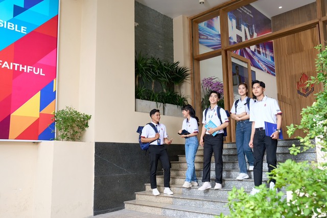 Trường đại học Hùng Vương TP.HCM: Định hướng 100% sinh viên ra trường có việc làm - Ảnh 2.