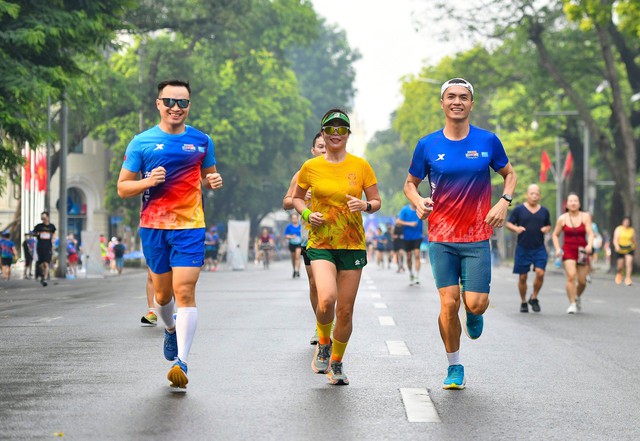 Giải marathon quốc tế di sản Hà Nội chứng kiến sự kiện chưa từng có - Ảnh 1.