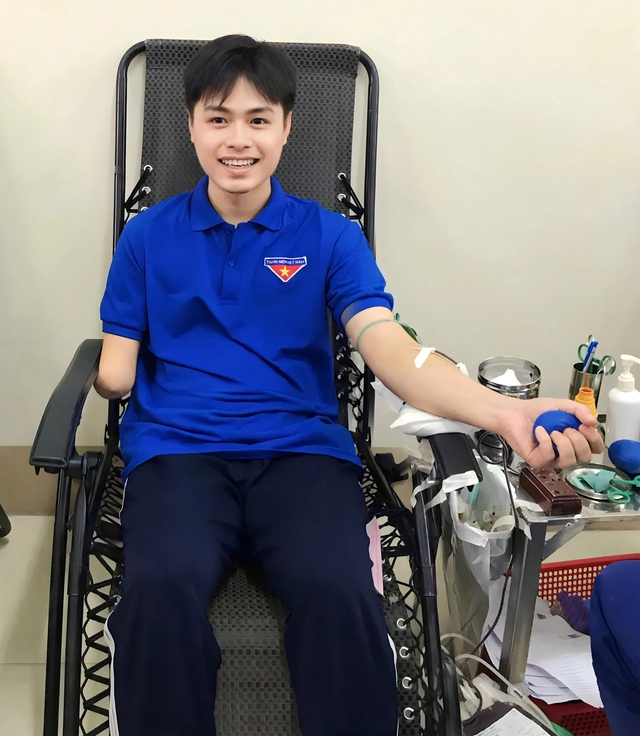 Chàng trai khuyết tật 27 lần hiến máu tình nguyện - Ảnh 1.