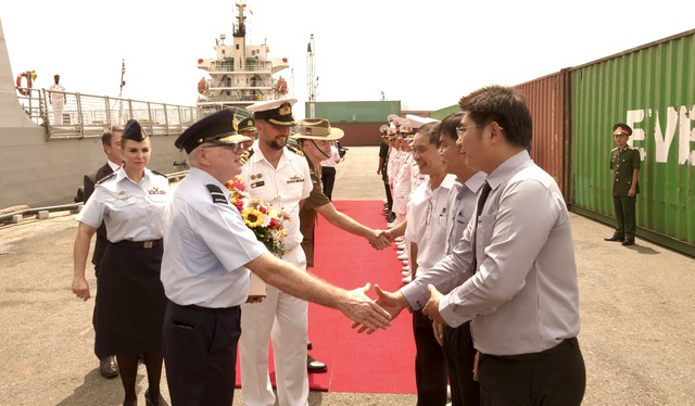Tàu HMAS Toowoomba ‘tái ngộ’ cảng Sài Gòn - Ảnh 3.