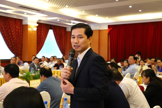 Chủ tịch UBND tỉnh Thừa Thiên - Huế trả lời nhanh, gọn thắc mắc của doanh nghiệp - Ảnh 1.