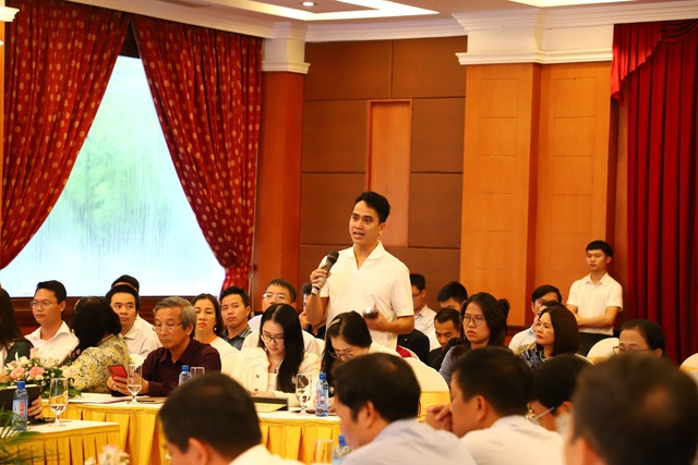 Chủ tịch UBND tỉnh Thừa Thiên - Huế trả lời nhanh, gọn thắc mắc của doanh nghiệp - Ảnh 3.
