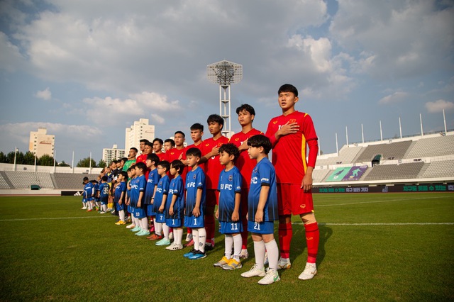 U.18 Việt Nam thua ngược đáng tiếc trước U.18 Ukraine, màn trình diễn đáng khen - Ảnh 2.