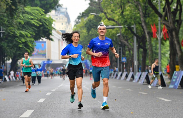 Giải marathon quốc tế di sản Hà Nội chứng kiến sự kiện chưa từng có - Ảnh 2.