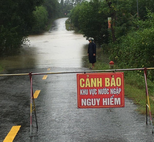 Hà Tĩnh: Nhiều tuyến đường dân sinh bị chia cắt do mưa lớn - Ảnh 3.