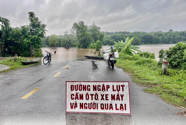 Thừa Thiên – Huế: Mưa lớn diện rộng, Chủ tịch huyện thông báo ngập nhiều tuyến đường  - Ảnh 1.