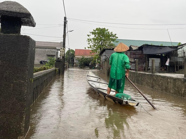 Quảng Trị: Nhiều trường học ở 'rốn lũ' Hải Lăng cho học sinh nghỉ học - Ảnh 2.