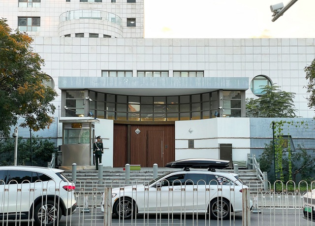 Một nhân viên Đại sứ quán Israel ở Trung Quốc bị tấn công, Mỹ lên tiếng - Ảnh 1.