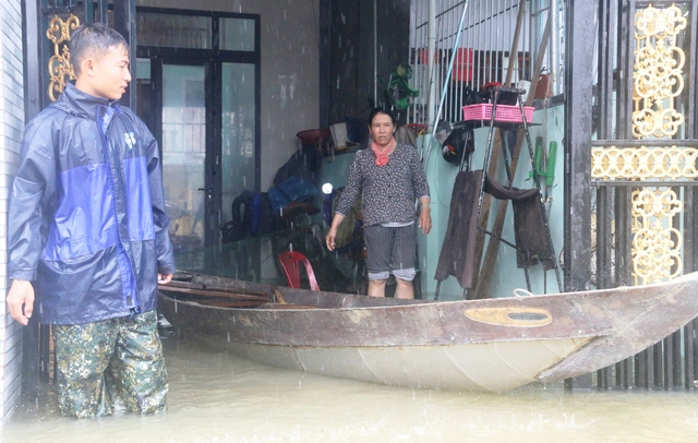 Quảng Nam yêu cầu dự trữ lương thực, nhu yếu phẩm chủ động đề phòng mưa lũ - Ảnh 1.