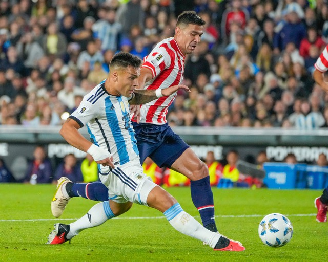 Vì sao Messi ngồi dự bị trong trận đội tuyển Argentina thắng Paraguay? - Ảnh 4.