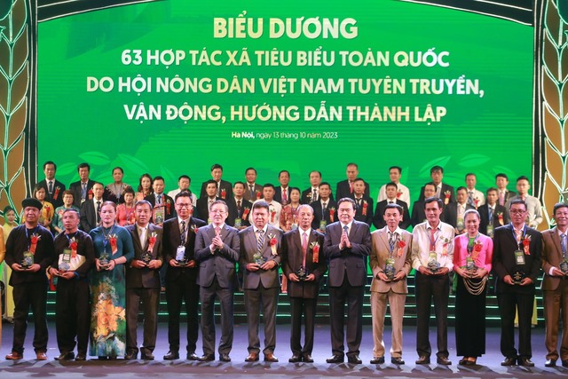 Vinh danh 100 nông dân Việt Nam xuất sắc - Ảnh 3.