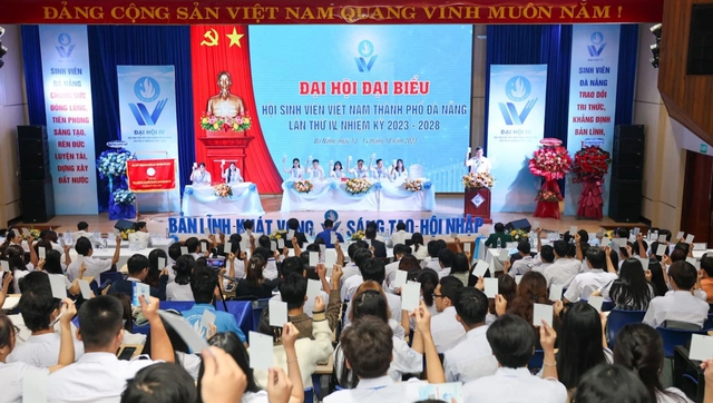 Đà Nẵng: Anh Lê Công Hùng tái đắc cử Chủ tịch Hội Sinh viên thành phố  - Ảnh 1.
