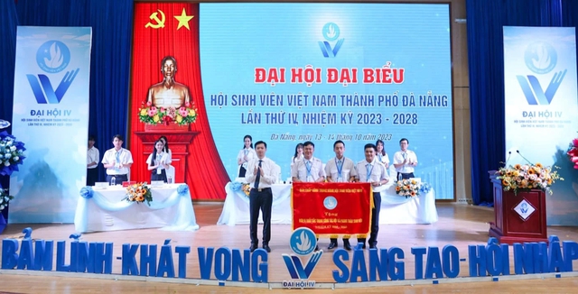 Đà Nẵng: Anh Lê Công Hùng tái đắc cử Chủ tịch Hội Sinh viên thành phố  - Ảnh 4.