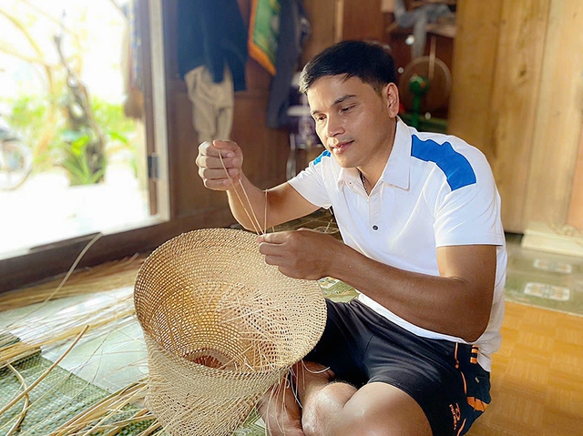 Người trẻ 'giữ lửa' văn hóa vùng cao: Tiếng thơ Ka Lang bay muôn nơi - Ảnh 2. Người trẻ 'giữ lửa' văn hóa vùng cao: Tiếng thơ Ka Lang bay muôn nơi - Ảnh 2.