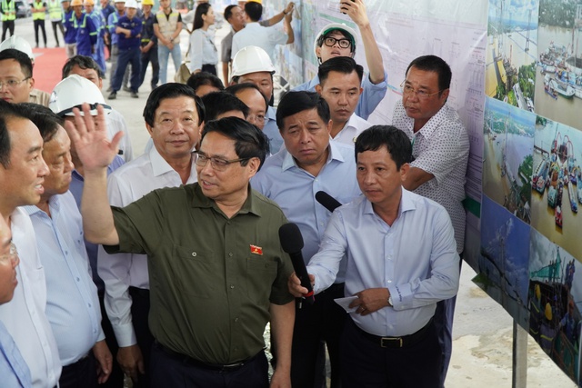 Thủ tướng Phạm Minh Chính dự lễ hợp long cầu Mỹ Thuận 2 - Ảnh 2.