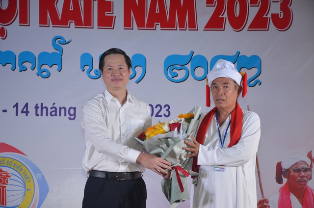 Bình Thuận: Tưng bừng lễ hội Ka Tê bên tháp Chăm cổ Pô Sah  Inư - Ảnh 7.