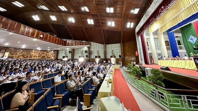 Thủ tướng Chính phủ tiếp xúc hơn 700 cử tri trẻ TP.Cần Thơ - Ảnh 4.