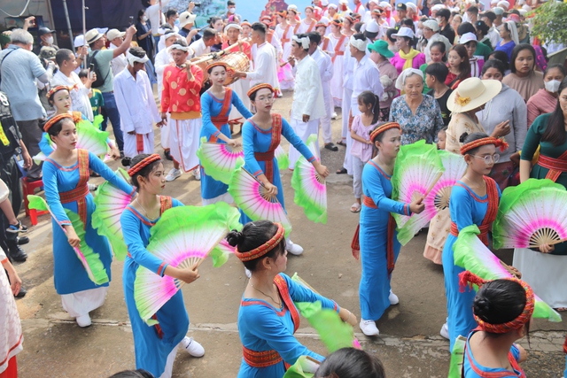 Bình Thuận: Tưng bừng lễ hội Ka Tê bên tháp Chăm cổ Pô Sah  Inư - Ảnh 1.