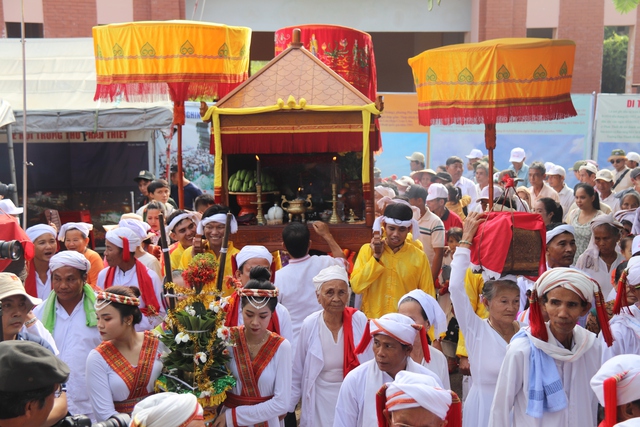 Bình Thuận: Tưng bừng lễ hội Ka Tê bên tháp Chăm cổ Pô Sah  Inư - Ảnh 4.