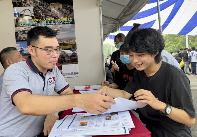 Ngành học nào doanh nghiệp chấp nhận tuyển sinh viên chưa tốt nghiệp? - Ảnh 2.