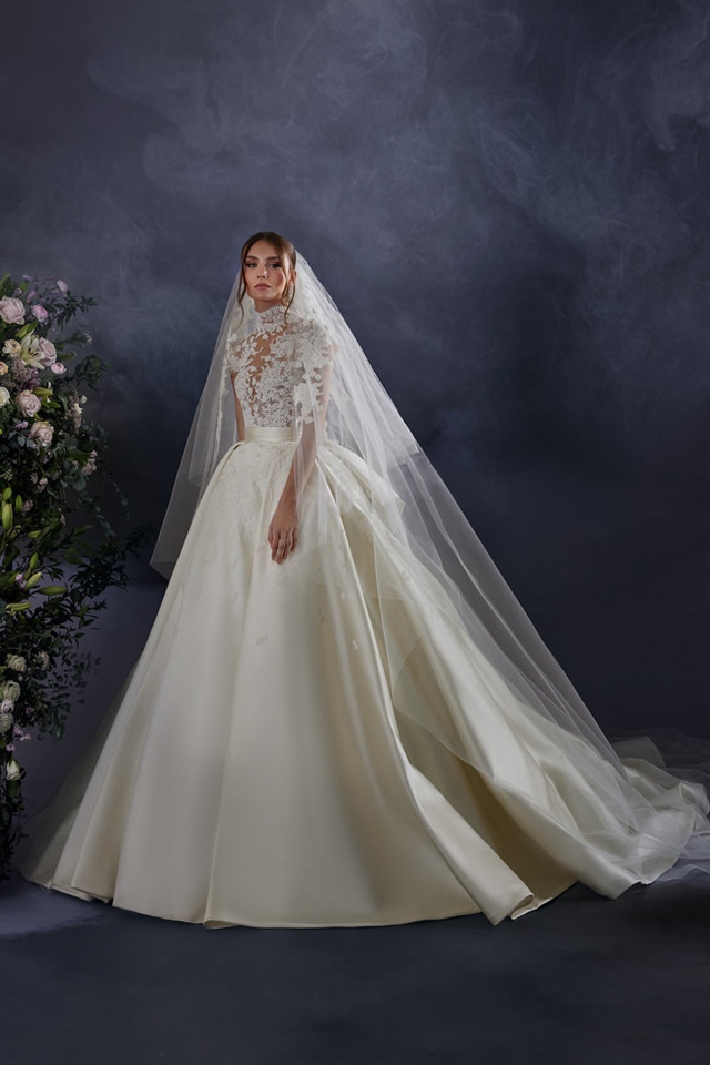Zuhair Murad &quot;viết&quot; lời bình yên trên những chiếc váy cô dâu mùa cưới 2024 - Ảnh 18.