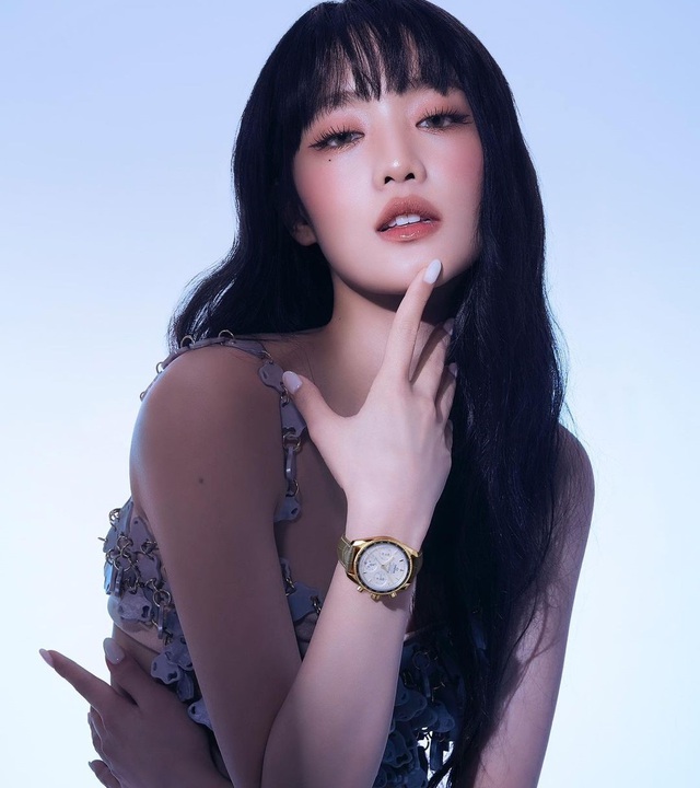 Son bóng là cách trang điểm giúp đôi môi nàng căng mọng như trái anh đào - Ảnh 6. Son bóng là cách trang điểm giúp đôi môi nàng căng mọng như trái anh đào - Ảnh 6.