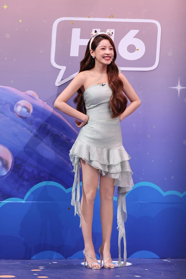Chi Pu nổi bật giữa 'rừng' sao Hoa ngữ đình đám trên show truyền hình Trung Quốc - Ảnh 1. Chi Pu nổi bật giữa 'rừng' sao Hoa ngữ đình đám trên show truyền hình Trung Quốc - Ảnh 1.